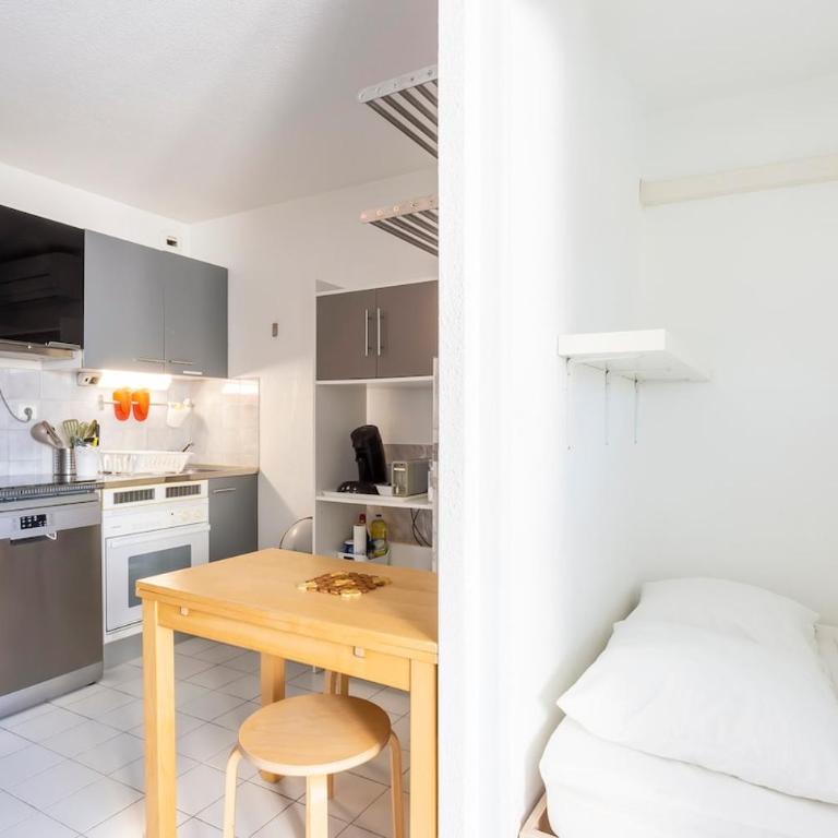 Chez Hervé - Charmant appartement avec piscine et parking - Two-Bedroom Apartment - 10