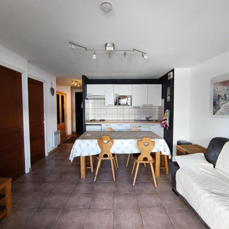 Résidence Plein Soleil - Appartement plein sud avec superbe vue, balcon, parking. MAE-9004 - Apartment - 2