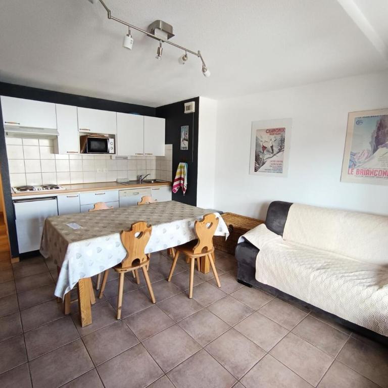 Résidence Plein Soleil - Appartement plein sud avec superbe vue, balcon, parking. MAE-9004 - Apartment - 1