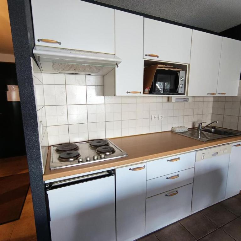 Résidence Plein Soleil - Appartement plein sud avec superbe vue, balcon, parking. MAE-9004 - Apartment - 4