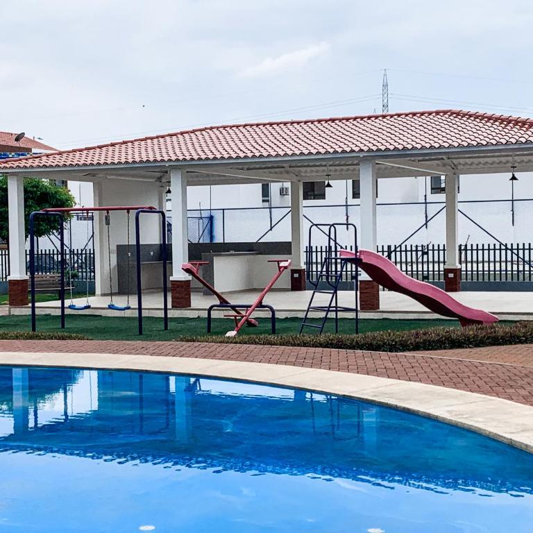 Casa Napoli piscina privada, con 5 dormitorios cerca al centro comercial el dorado - Casa de 3 dormitorios - 52