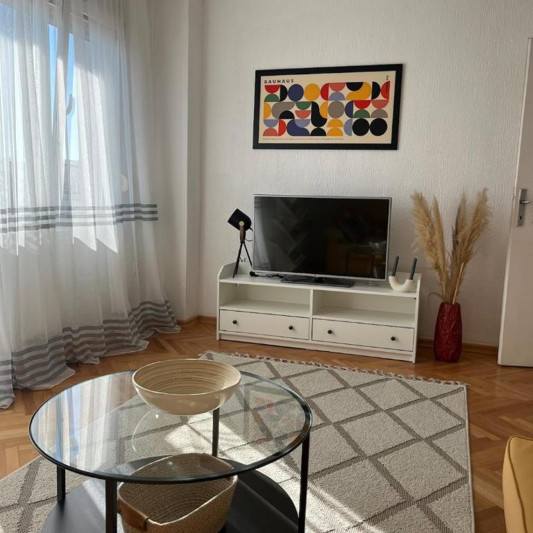 Cozy & Sunny 2-bedroom in best location in the city - Two-Bedroom Apartment - 16