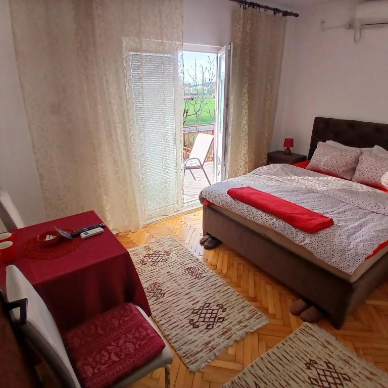 Airport home Radinovic - Large Double Room - 12