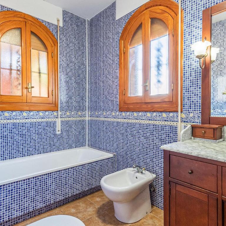 Awesome Home In Cartagena With Wifi - Casa de Vacaciones de 6 dormitorios - 17