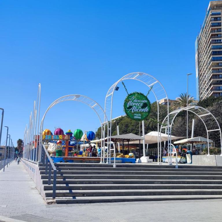 Alicante Big Holiday - Three-Bedroom Premium Apartment with Balcony - 51