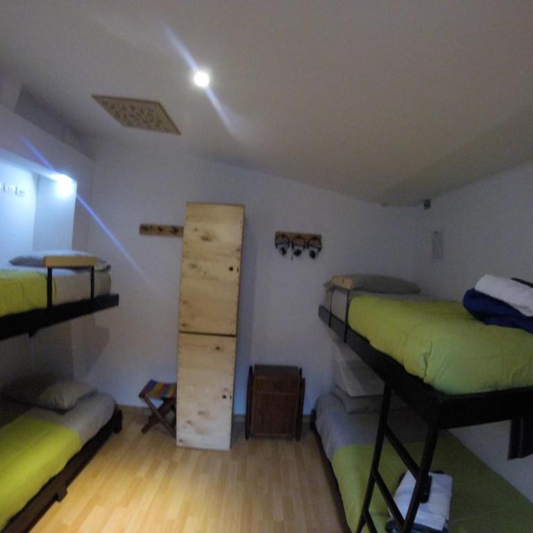 Hostal de la 57 - Cama en habitación compartida con 4 camas - 3