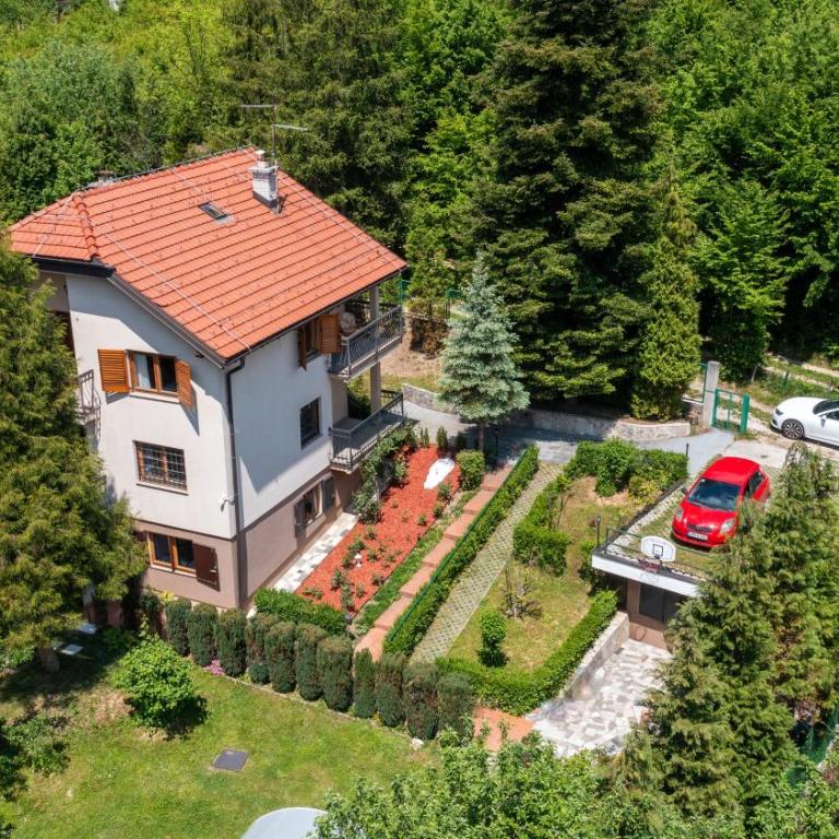 6BDR Home in Nature - Six-Bedroom House - 31