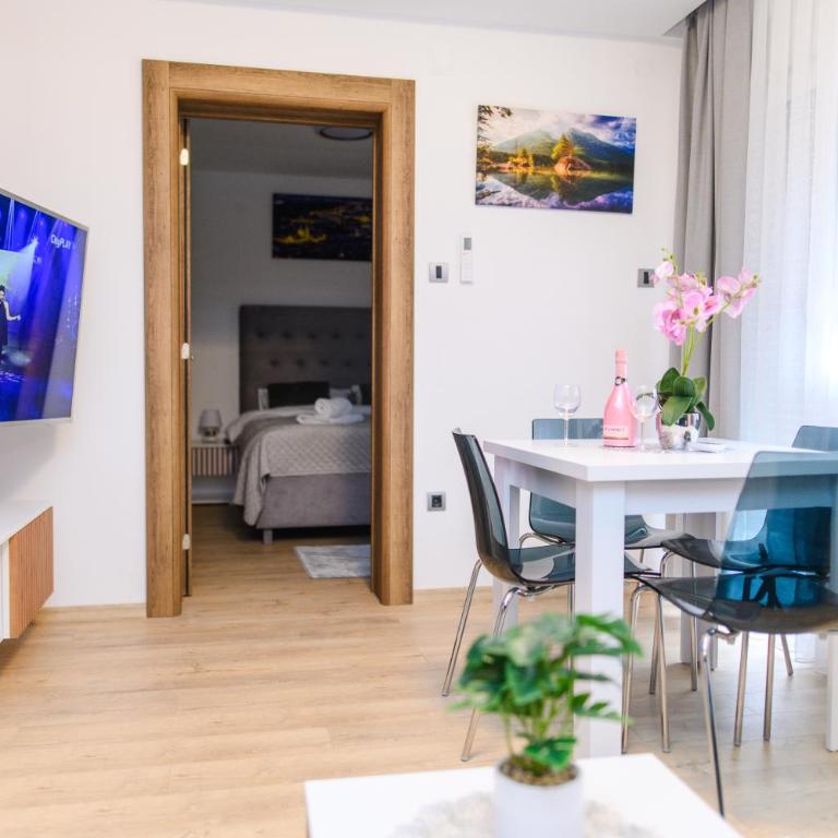 BOŽUR apartmani, kod hotela Sunce - One-Bedroom Apartment - 1