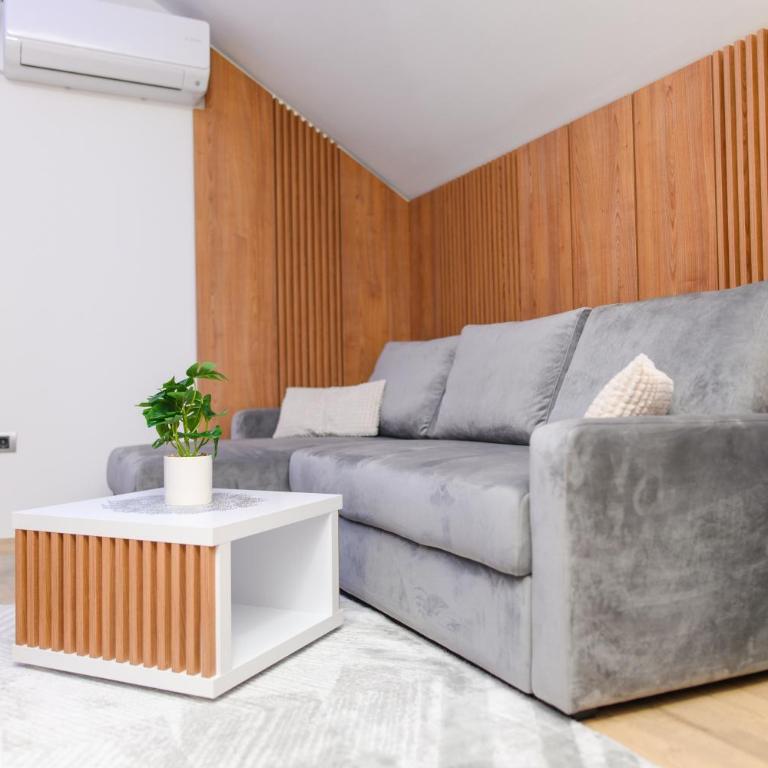 BOŽUR apartmani, kod hotela Sunce - One-Bedroom Apartment with Terrace - 3