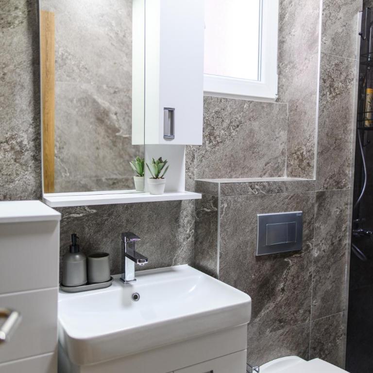 BOŽUR apartmani, kod hotela Sunce - One-Bedroom Apartment with Terrace - 4