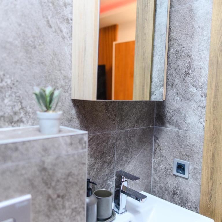 BOŽUR apartmani, kod hotela Sunce - One-Bedroom Apartment with Terrace - 8
