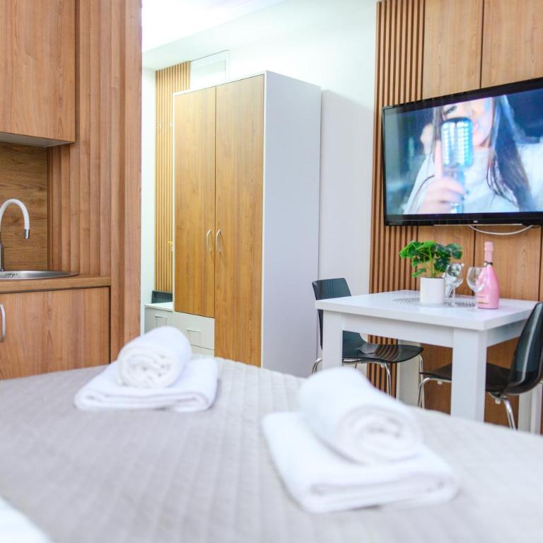 BOŽUR apartmani, kod hotela Sunce - Studio with Terrace - 1