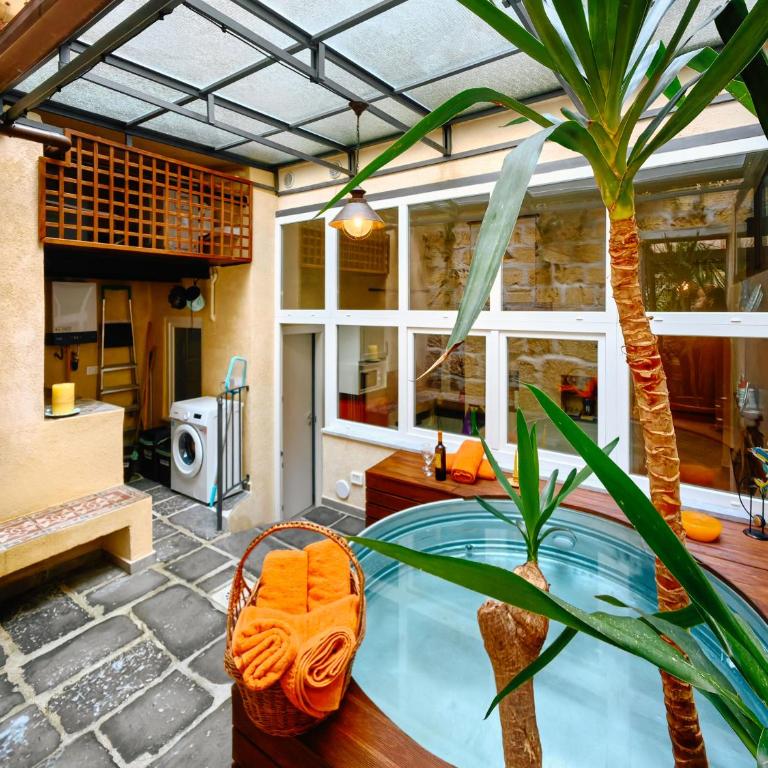 Basso 61 Urban Oasis with Private Mini Pool & Courtyard - Families & Groups - Appartamento - Piano Terra - 49