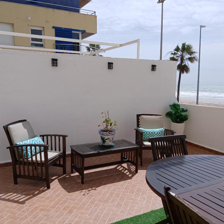 AMAZING FRONTAL BEACH APARTMENT #Traveller's Awards2023 - Apartamento de 2 dormitorios - 8