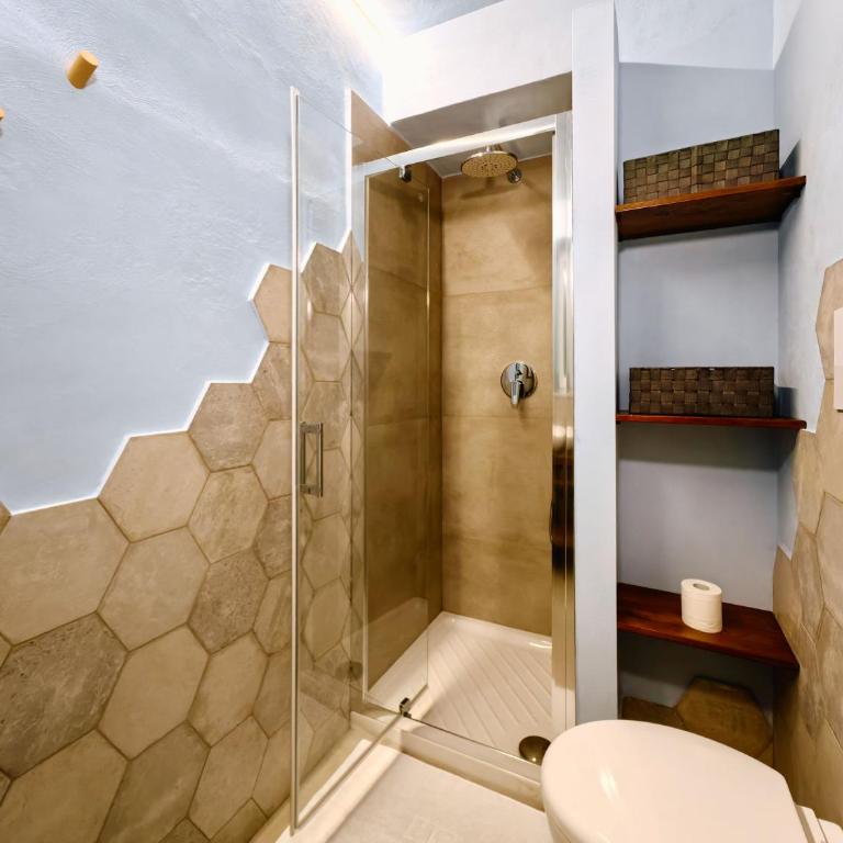 Basso 61 Urban Oasis with Private Mini Pool & Courtyard - Families & Groups - Appartamento - Piano Terra - 38