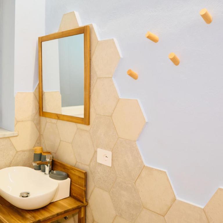 Basso 61 Urban Oasis with Private Mini Pool & Courtyard - Families & Groups - Appartamento - Piano Terra - 39