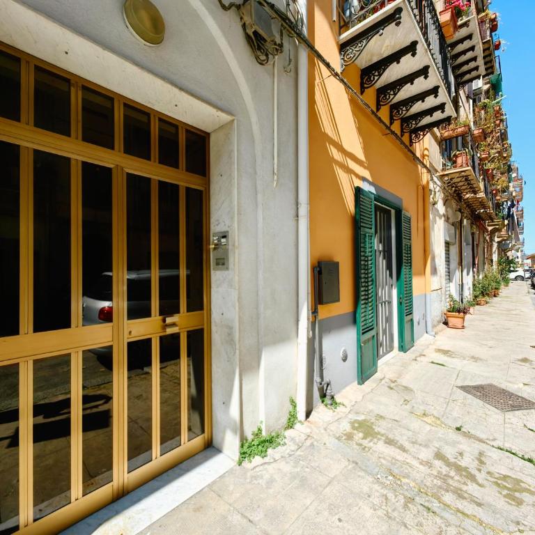 Basso 61 Urban Oasis with Private Mini Pool & Courtyard - Families & Groups - Appartamento - Piano Terra - 53