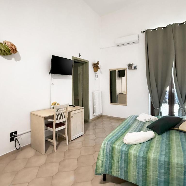 Bed and Breakfast Station - Large Double Room - 4