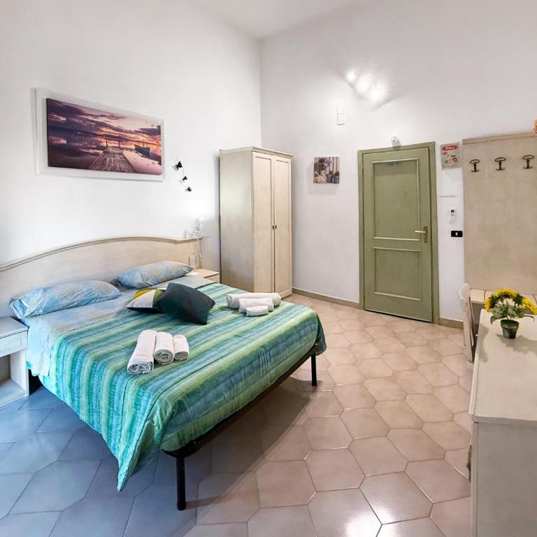 Bed and Breakfast Station - Large Double Room - 7