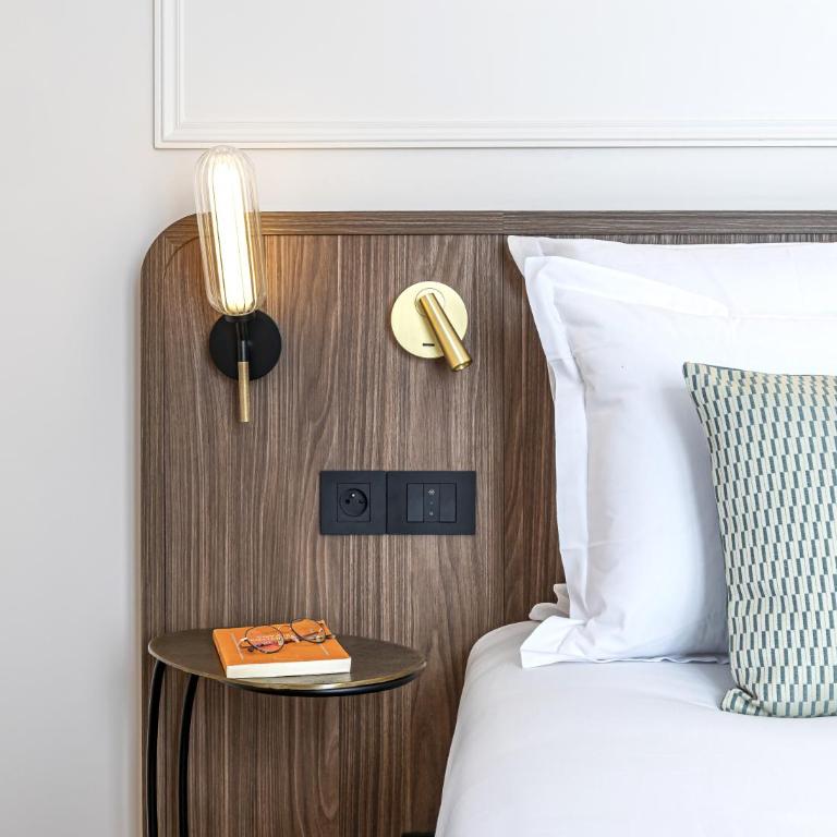 Villa SoPi Appart'Hotel by Patrick Hayat - One-Bedroom Apartment with View of the Paris rooftops - 15