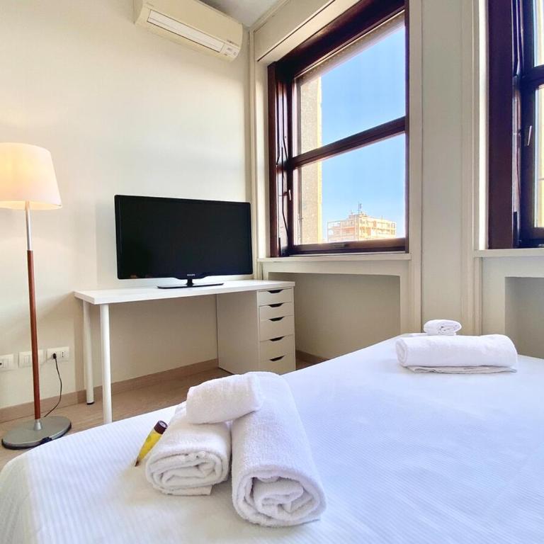 1 min Castle - 7 min Cathedral on Walk Prestige Apartment - Appartamento Deluxe con 2 Camere da Letto e Balcone - 30