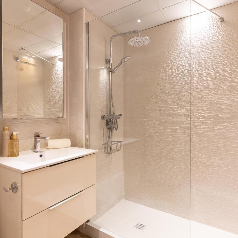 UHC AQUA FAMILY COMPLEX - Two-Bedroom Apartment with Terrace - 10