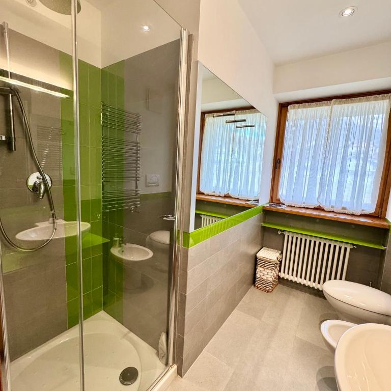 Charme alpino e modernità-Appartamento ristrutturato a due passi dal centro - Appartamento con 3 Camere da Letto e con Vista - 13