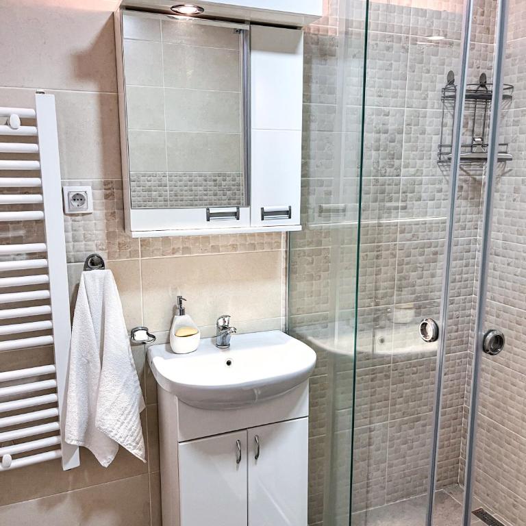 Limpio Apartman - Two-Bedroom Apartment - 9