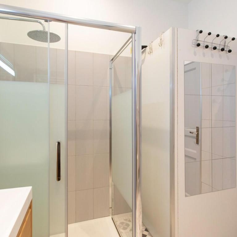 #34 Staywizus - Lamartine Central 3 BDR AC balcony 10mins walk to old town - Appartement 3 Chambres - 5