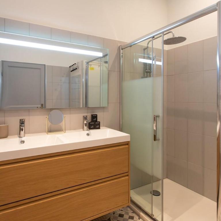 #34 Staywizus - Lamartine Central 3 BDR AC balcony 10mins walk to old town - Appartement 3 Chambres - 10