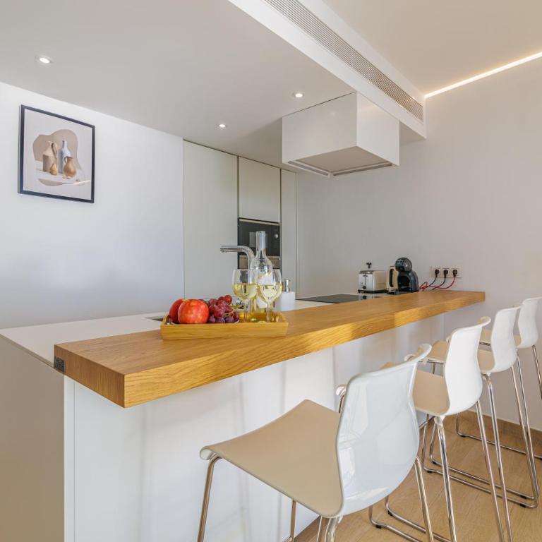 Stunning Seaview Terrace One-Bedroom Apartment - One-Bedroom Apartment - 14
