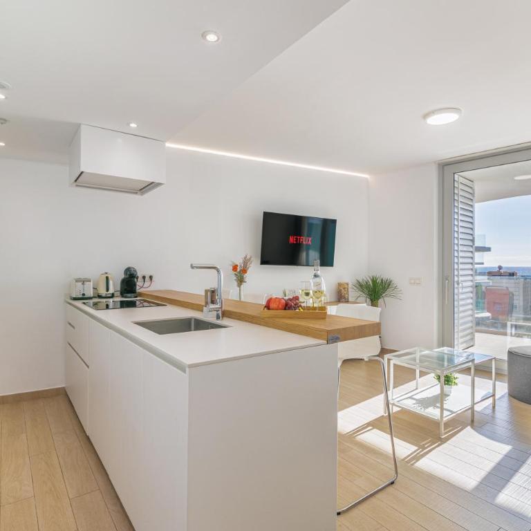 Stunning Seaview Terrace One-Bedroom Apartment - One-Bedroom Apartment - 3