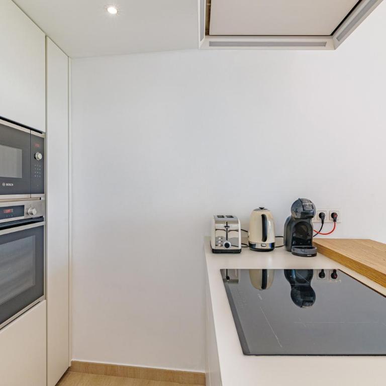 Stunning Seaview Terrace One-Bedroom Apartment - One-Bedroom Apartment - 17