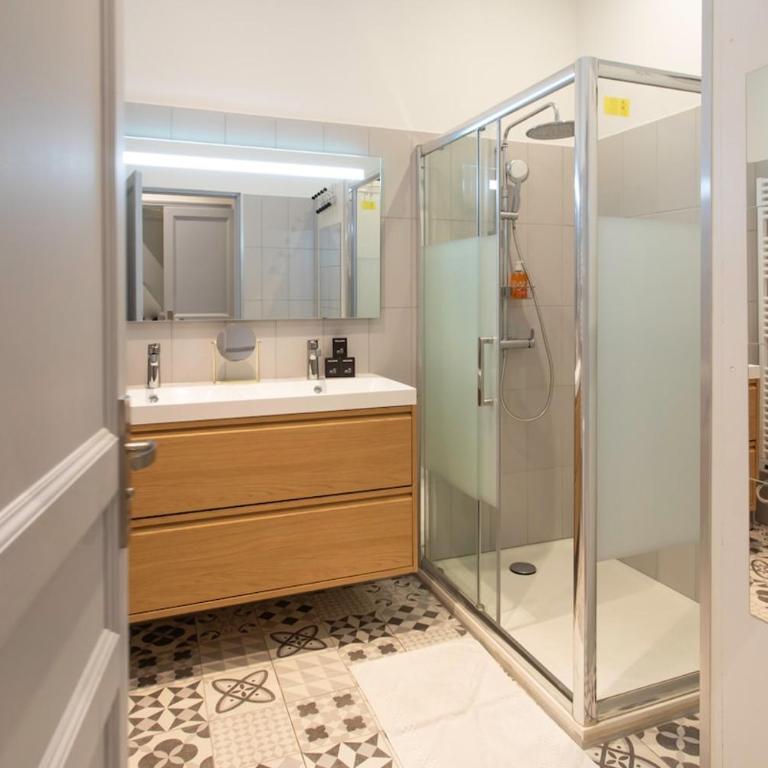 #34 Staywizus - Lamartine Central 3 BDR AC balcony 10mins walk to old town - Appartement 3 Chambres - 32