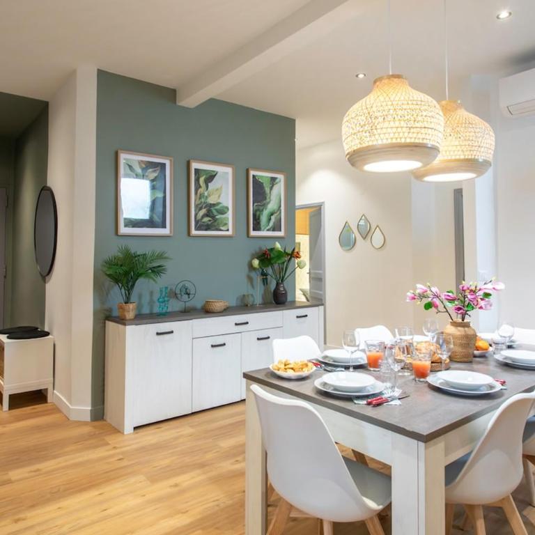 #34 Staywizus - Lamartine Central 3 BDR AC balcony 10mins walk to old town - Appartement 3 Chambres - 40