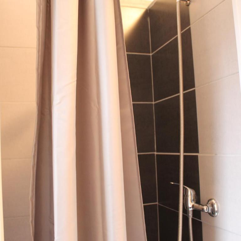 Hôtel De Normandie - Chambre Double avec Toilettes Communes - 5