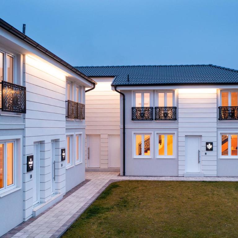 Royal Crown Apartments - Apartment - 1