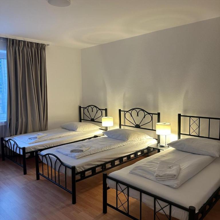 Hotel-Pension Asta - Vierbettzimmer mit Gemeinschaftsbad - 4