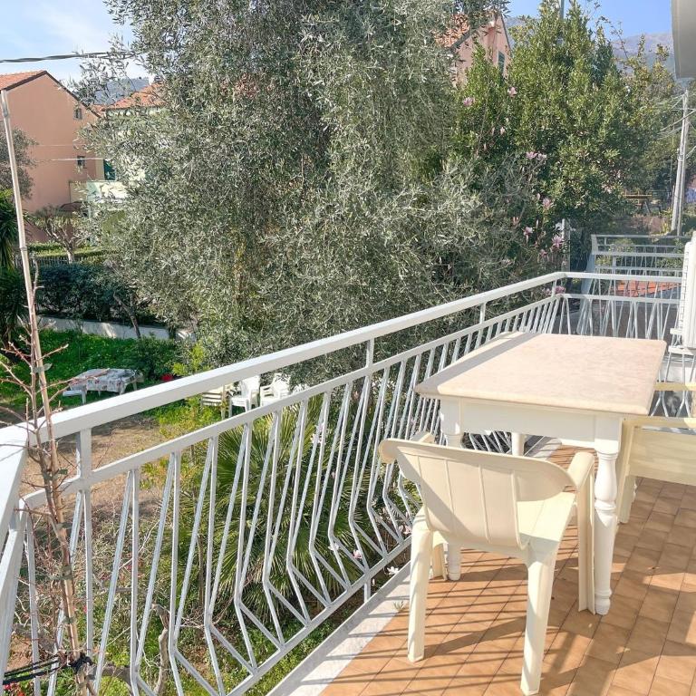 VILLA FELICE - Appartamento con 3 Camere da Letto - 21