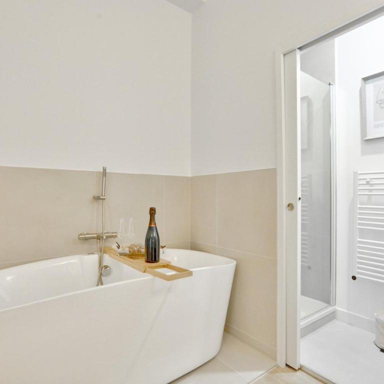 Luxury Suite Spa Bath & Cinema Screen- Bordeaux - Apartamento de 1 dormitorio - 10