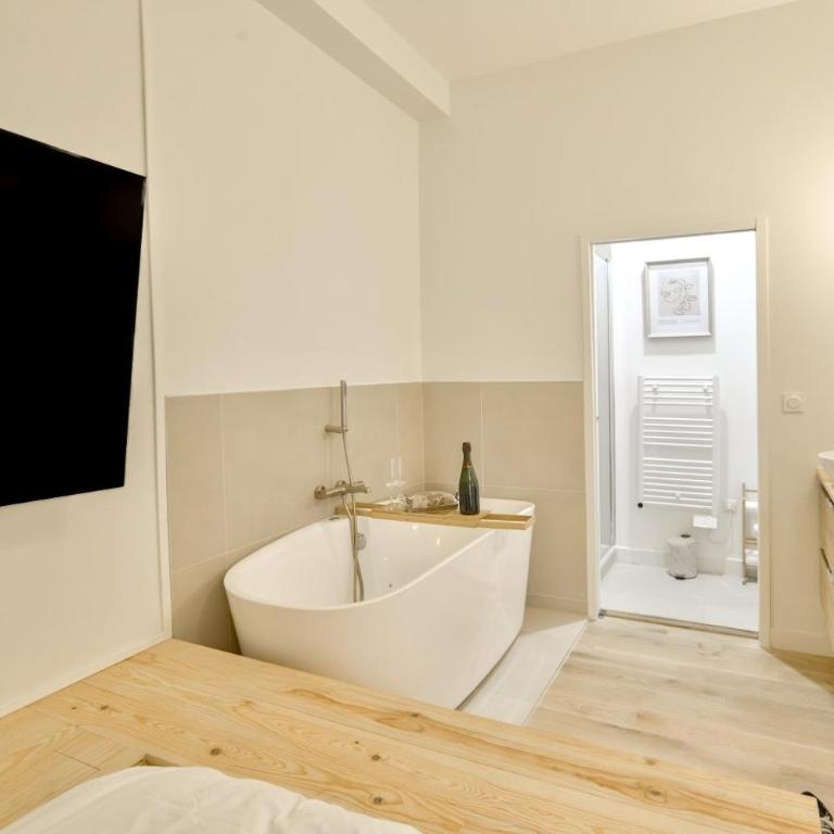 Luxury Suite Spa Bath & Cinema Screen- Bordeaux - Apartamento de 1 dormitorio - 14