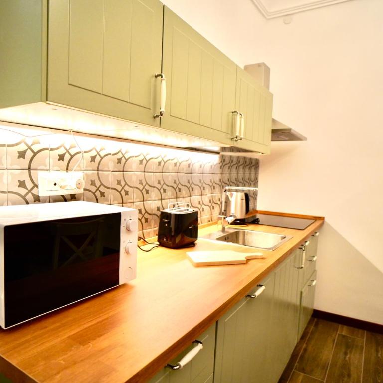 Historic Center Home - Three-Bedroom Apartment - 18