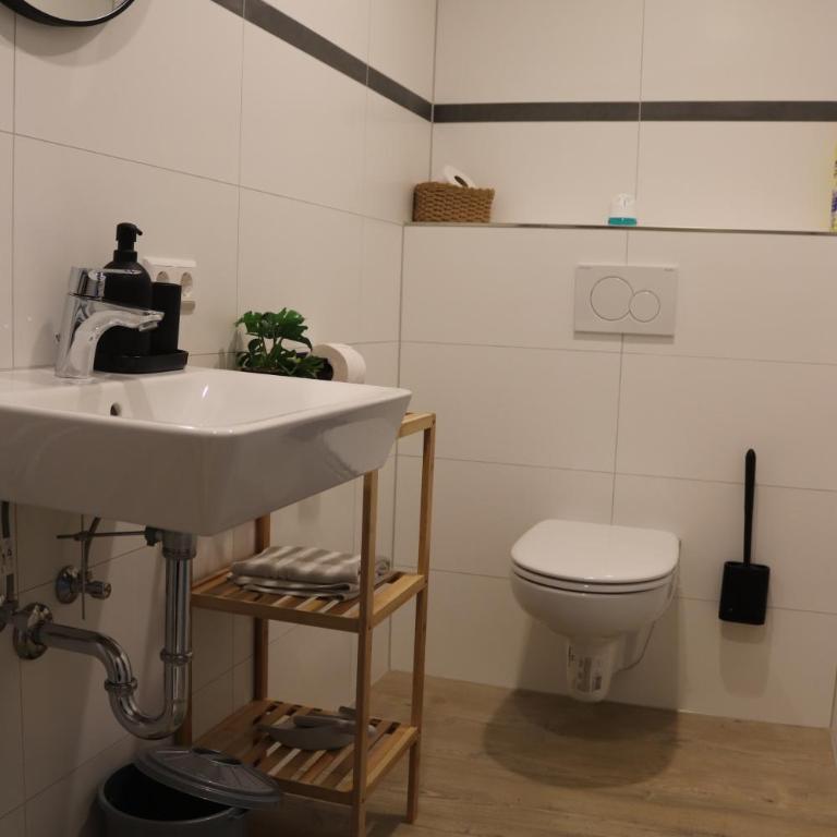 Ferienwohnungen Am Bach - Apartment mit Dusche - 12