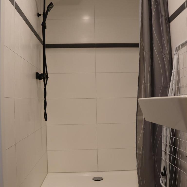 Ferienwohnungen Am Bach - Apartment mit Dusche - 13