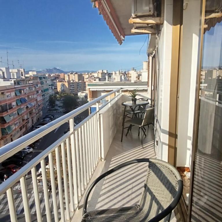 Alicante Big Holiday - Three-Bedroom Premium Apartment with Balcony - 25