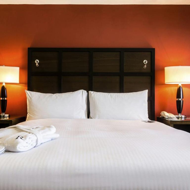 Renaissance Caracas La Castellana Hotel - Executive King Suite with City View - 11