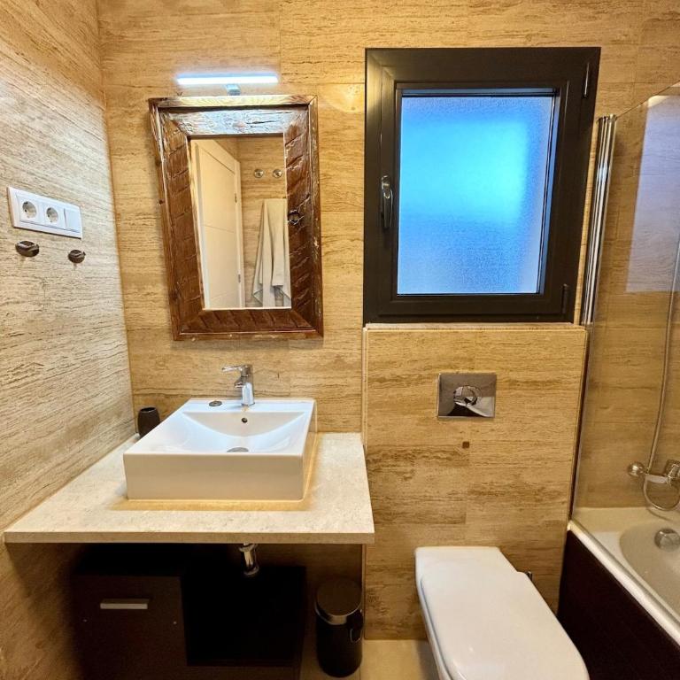 2BR Luxe Stay in Marbella Close to Beaches - Apartment with View - 18