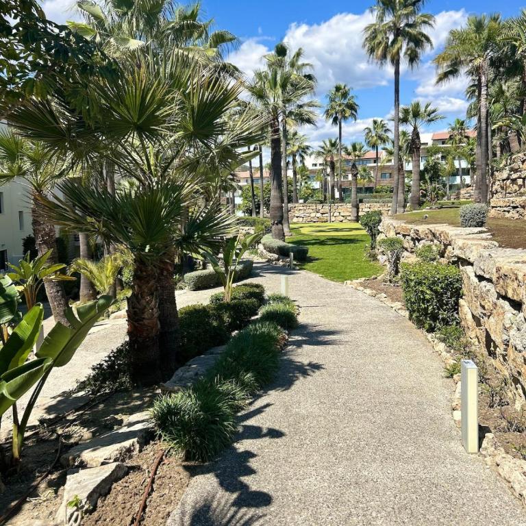 2BR Luxe Stay in Marbella Close to Beaches - Apartment with View - 13