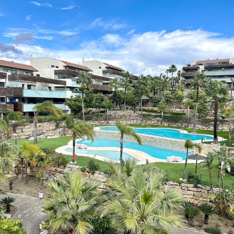 2BR Luxe Stay in Marbella Close to Beaches - Apartment with View - 8