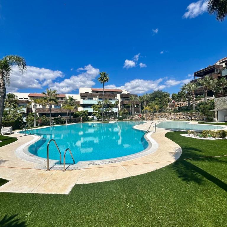 2BR Luxe Stay in Marbella Close to Beaches - Apartment with View - 2